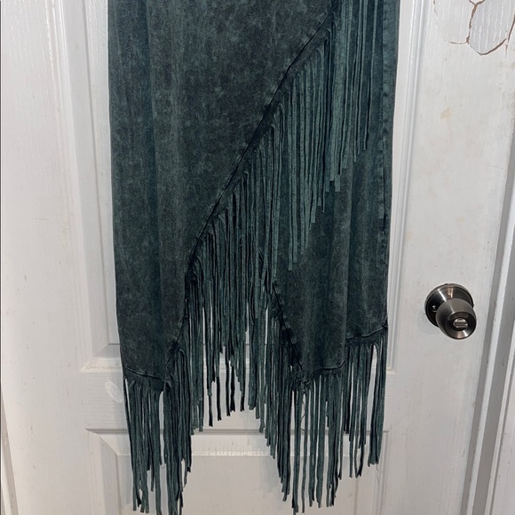 T-Party Mineral Wash Tie Dye Fringe- Small - Picture 4 of 10